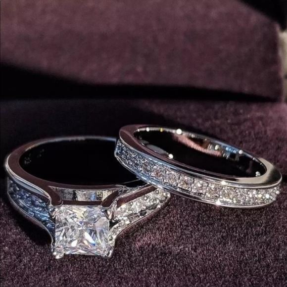 Jewelry - 925 STERLING SILVER DIAMOND 2SET ENGAGEMENT RING, CUTE RING, SHINY RING.